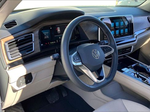 Used 2024 Volkswagen Atlas SE image 11