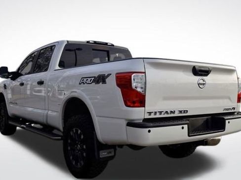 Used 2018 Nissan Titan PRO-4X w/ Pro-4x Convenience Package image 9