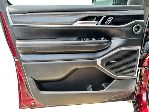 Used 2024 Jeep Wagoneer L Series II w/ Flexible Seating Group AWD/4WD image 19