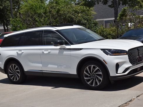 New 2026 Lincoln Aviator 2WD image 4