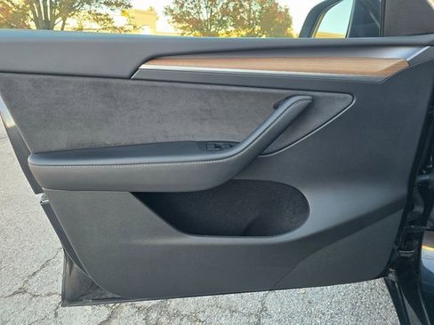 Used 2024 Tesla Model Y 2WD image 16