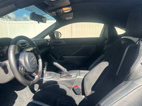 Used 2022 Toyota GR86 Premium w/ ALL Weather Mat Package (TMS) RWD image 8