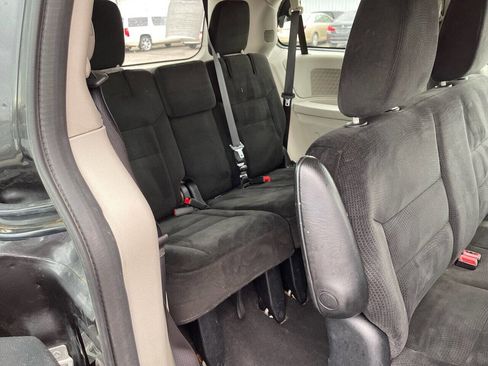 Used 2016 Dodge Grand Caravan American Value Package image 11