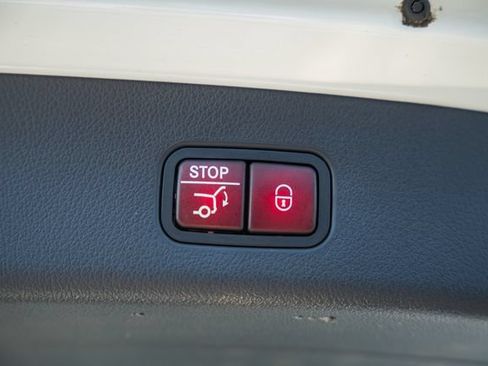 Certified 2025 Mercedes-Benz GLC 350e 4MATIC image 11