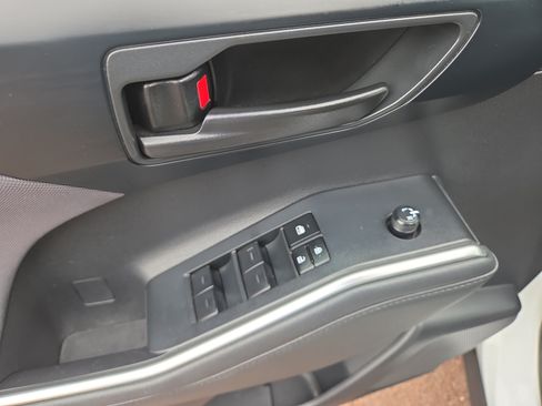 Used 2023 Toyota Highlander L FWD image 27