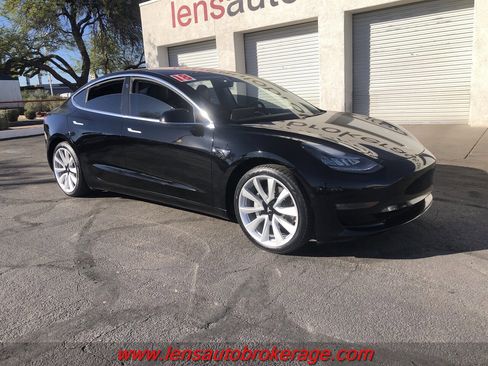 Used 2018 Tesla Model 3 Mid Range image 2