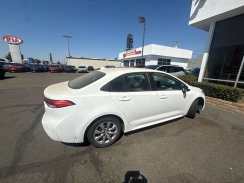 Used 2020 Toyota Corolla LE FWD image 6