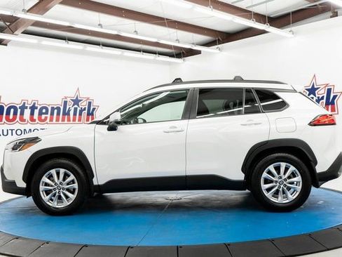 Used 2022 Toyota Corolla Cross LE image 5