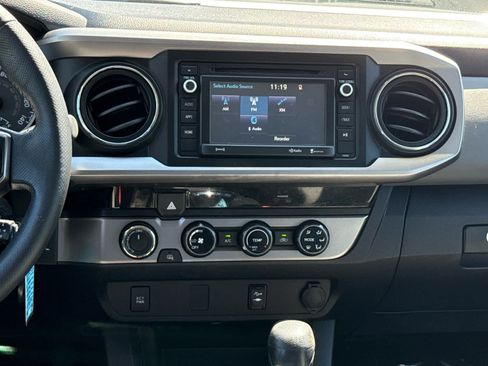 Used 2016 Toyota Tacoma SR5 w/ SR5 Appearance Package (SN) AWD/4WD image 15