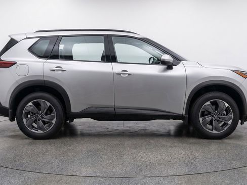 Used 2025 Nissan Rogue SV FWD image 11
