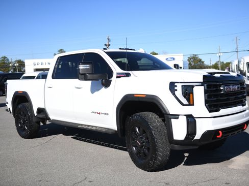 Used 2024 GMC Sierra 2500 AT4 w/ Technology Package image 10