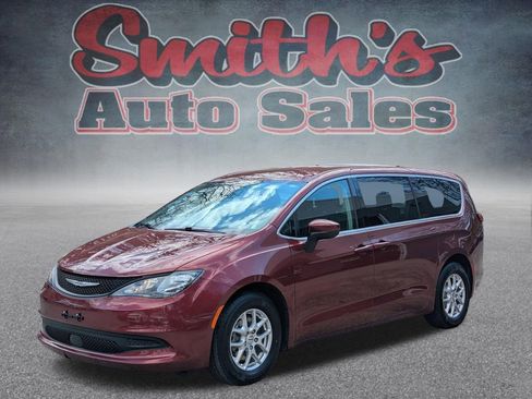 Used 2023 Chrysler Voyager LX FWD image 3