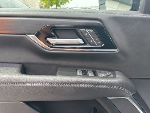Used 2025 GMC Yukon Denali AWD/4WD image 11