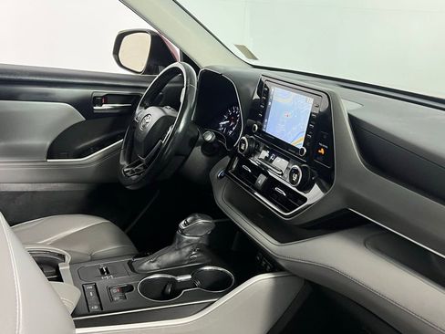 Used 2021 Toyota Highlander XLE image 31