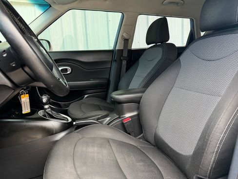 Used 2017 Kia Soul + w/ Designer's Package FWD image 13