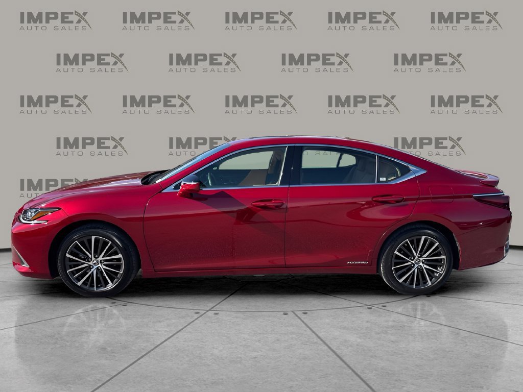 Used 2022 Lexus ES 300h w/ Premium Package FWD image 2
