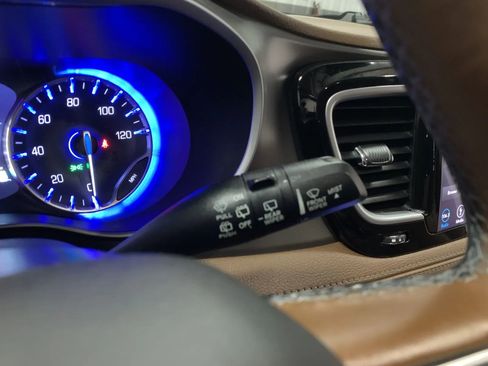 Used 2019 Chrysler Pacifica Limited w/ Advanced Safetytec Group image 25