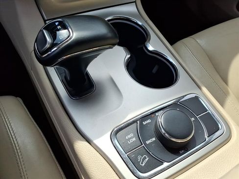 Used 2015 Jeep Grand Cherokee Limited w/ Trailer Tow Group IV image 9