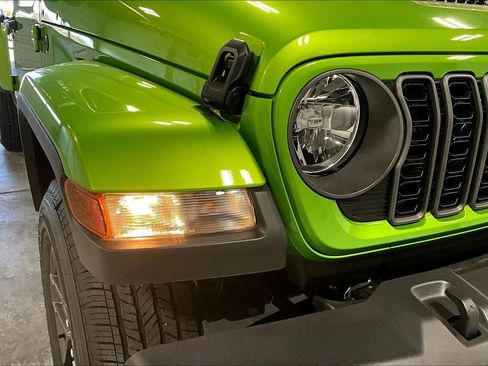 New 2025 Jeep Gladiator Sport image 36