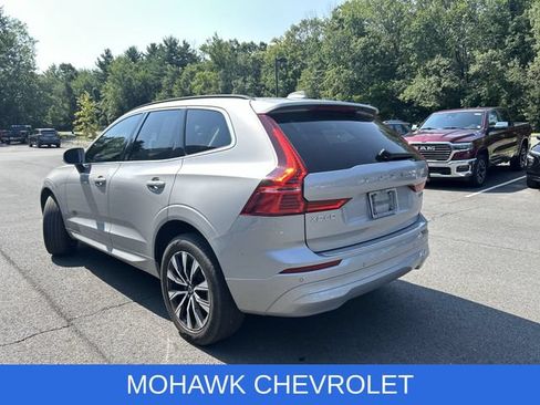 Used 2023 Volvo XC60 B5 Core w/ Climate Package AWD/4WD image 3