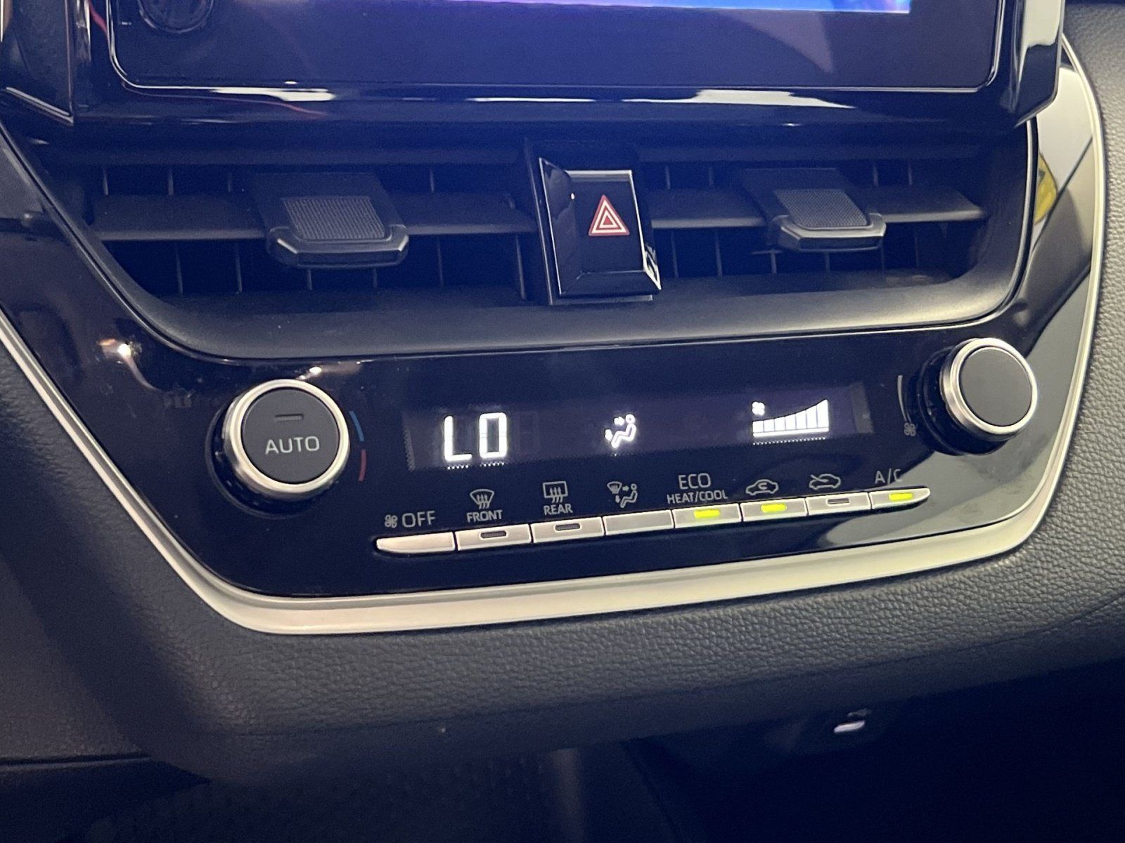 Used 2025 Toyota Corolla LE FWD image 21
