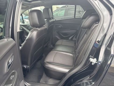 Used 2019 Chevrolet Trax LT w/ Sun & Sound Package FWD image 12
