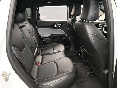 Used 2023 Jeep Compass Limited image 38