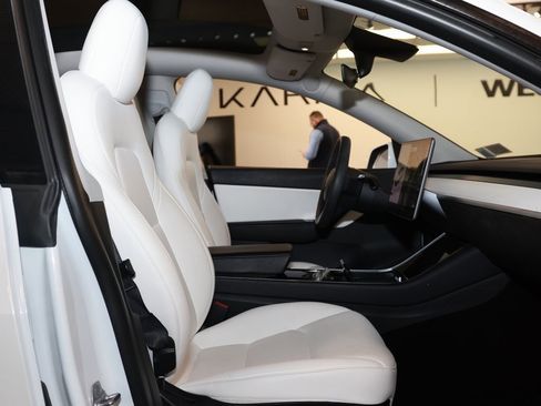 Used 2021 Tesla Model Y Long Range image 16