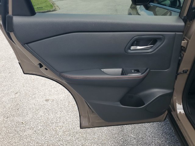 Certified 2026 Nissan Rogue SV AWD/4WD image 32