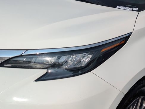 Used 2024 Toyota Sienna LE image 12