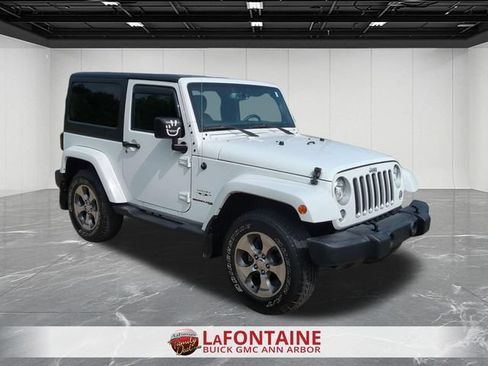 Used 2018 Jeep Wrangler Sahara w/ Connectivity Group AWD/4WD image 2