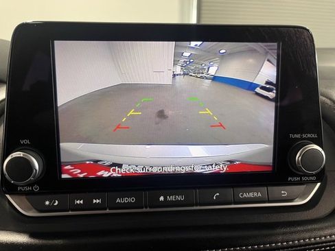 Used 2024 Nissan Rogue S image 27