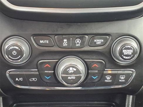 Certified 2022 Jeep Cherokee Latitude Lux image 25