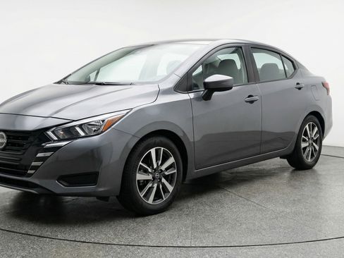 Used 2025 Nissan Versa SV image 3