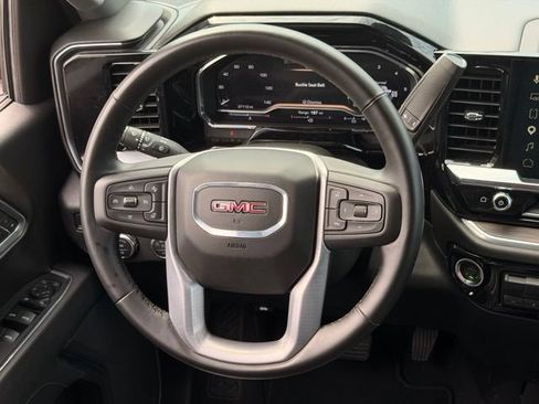 Used 2025 GMC Sierra 1500 SLT AWD/4WD image 17