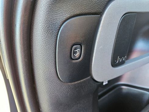 Used 2015 Jeep Cherokee Limited w/ Luxury Group image 16