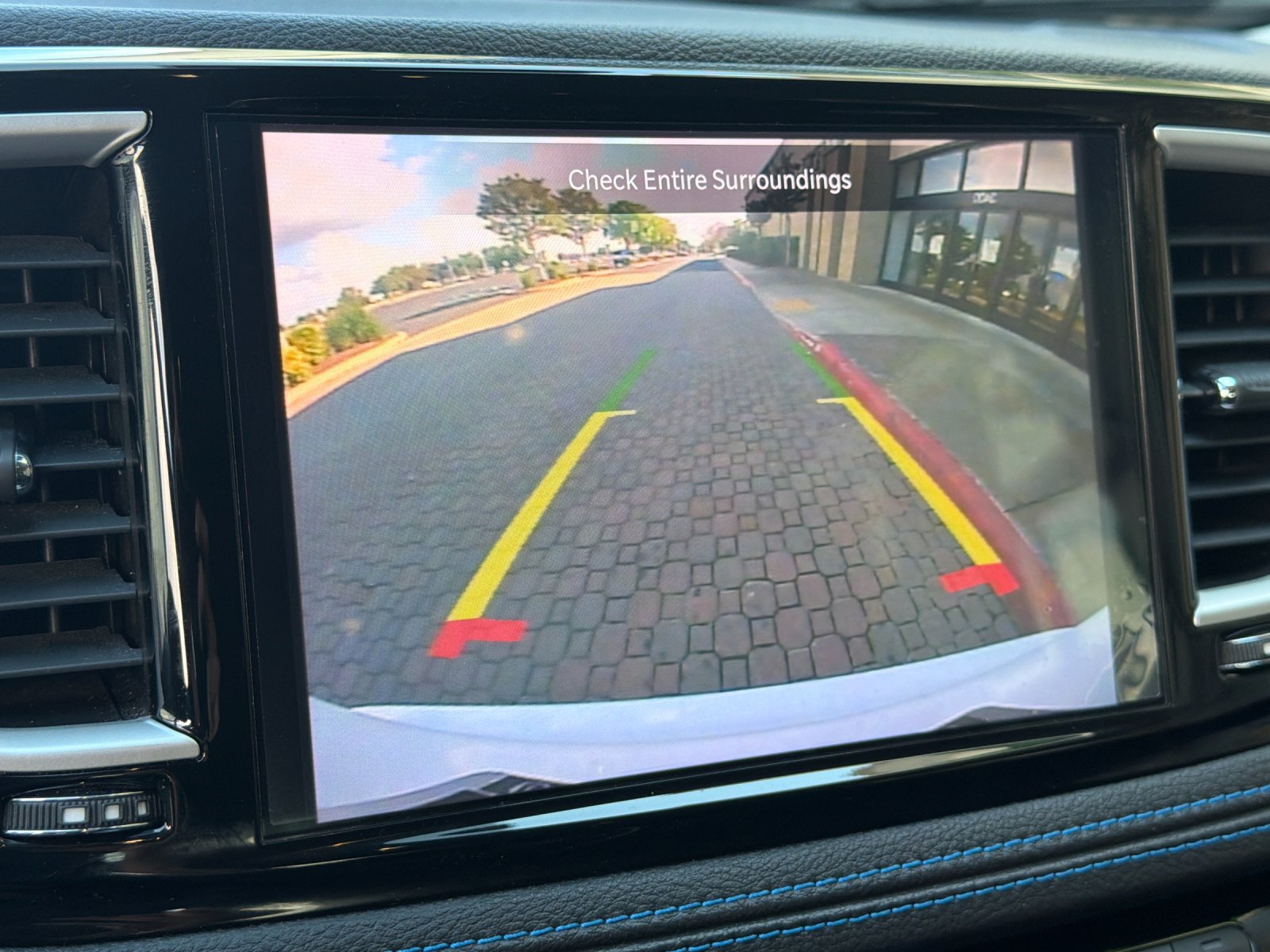 Used 2021 Chrysler Pacifica Touring FWD image 23