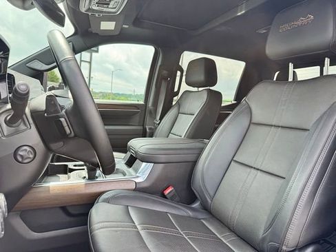 Used 2024 Chevrolet Silverado 1500 High Country w/ High Country Premium Package AWD/4WD image 14