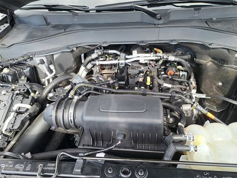 Used 2022 Ford Explorer XLT image 14