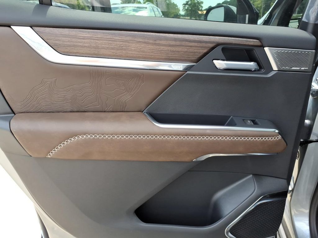 New 2026 GMC Acadia Denali Ultimate AWD/4WD image 16