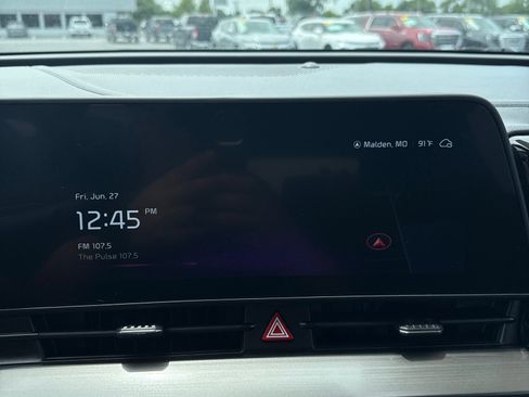 Used 2024 Kia Sportage EX image 16