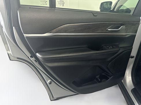 Used 2024 Jeep Grand Cherokee L Limited w/ Luxury Tech Group II image 28