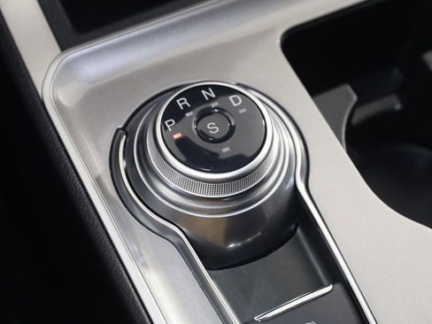 Used 2024 Ford Edge SEL w/ Convenience Package image 7