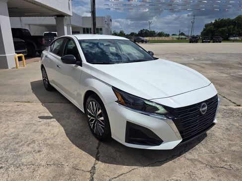 Used 2025 Nissan Altima 2.5 SV image 9