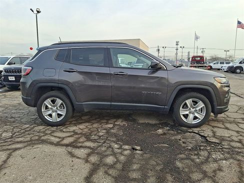 Certified 2022 Jeep Compass Latitude image 25