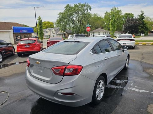 Used 2018 Chevrolet Cruze LT FWD image 11