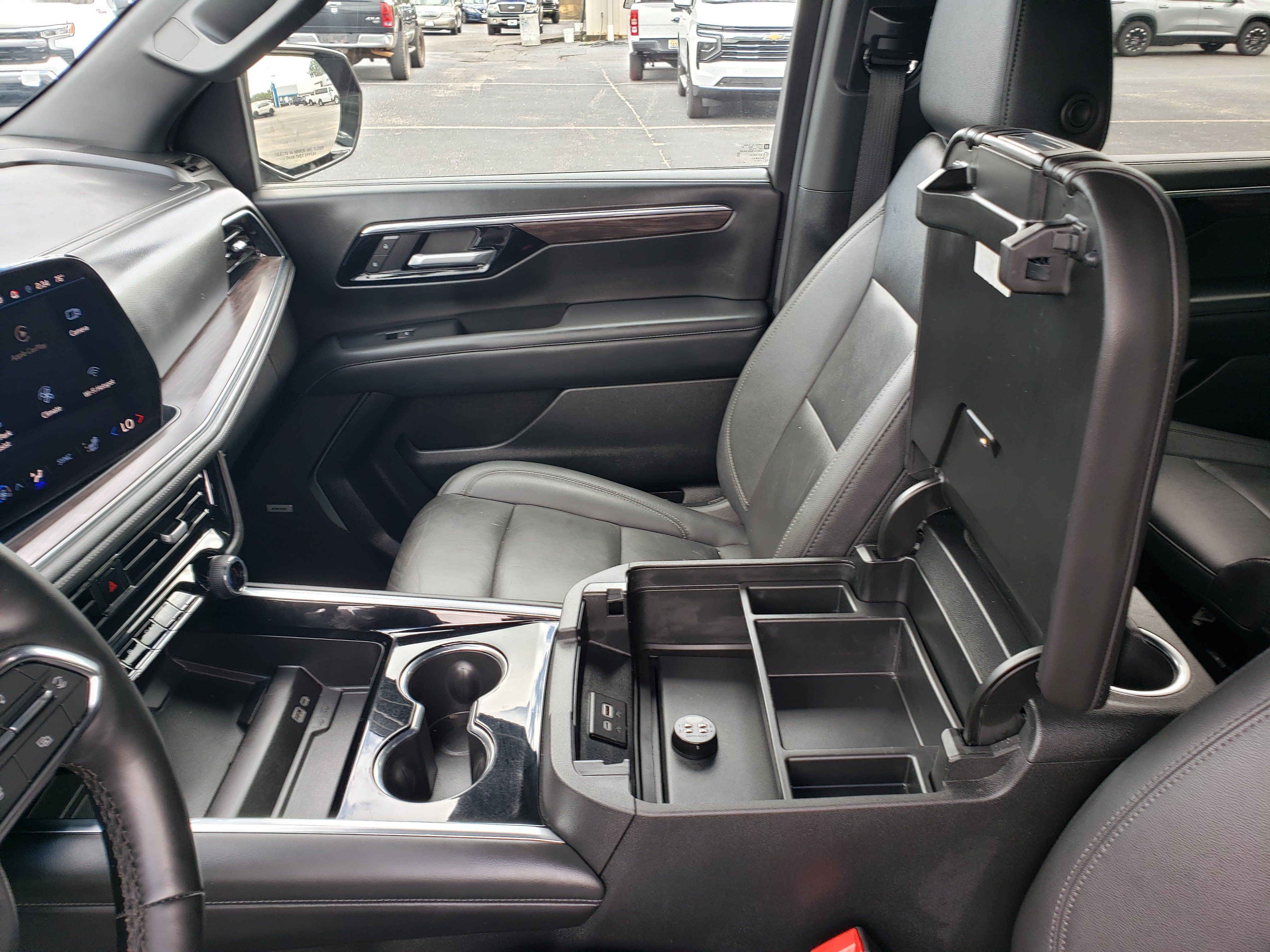 Used 2025 Chevrolet Tahoe Z71 w/ Comfort Package AWD/4WD image 26