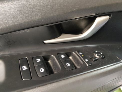 Used 2025 Hyundai Elantra SEL image 27