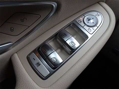 Used 2019 Mercedes-Benz GLC 300 4MATIC image 25