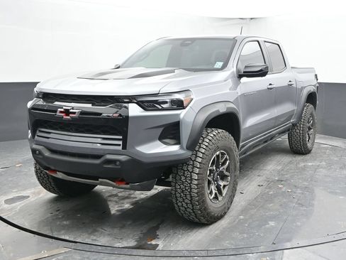 Used 2024 Chevrolet Colorado ZR2 w/ ZR2 Convenience Package III AWD/4WD image 3